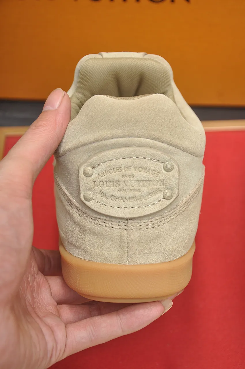 Men's men's shoes💰700💶 🔥New style🔥 LV co-branded nigo, ugly and cute😍Many Internet celebrities have put on their shoes, classic and versatile items.  ❄️Fabric: Imported high mercerized cow suede. ❄️Inner lining: high-grade elastic mesh, ❄️Outsole: original molded outsole, palm print rubber outsole with hidden L letter and Monongram flower ❄️Size: Female 35-41 (Female 41 customized), Male 39-46 (45-46 customized)